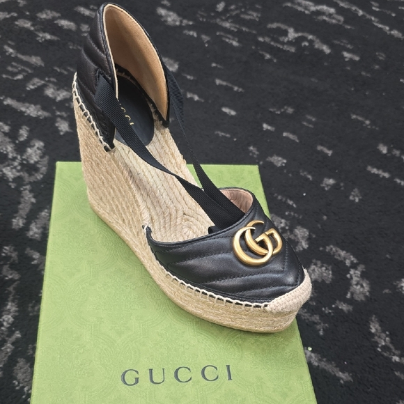 Gucci Black Wedge Shoes with Iconic Design - Picture 1 of 3